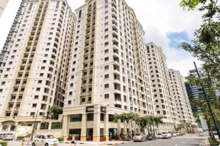 Spacious 1 Bedroom Unit Forbeswood Heights Тагиг Экстерьер фото